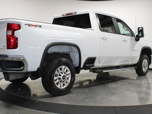 Used 2025 Chevrolet Silverado 2500 LT w/ Convenience Package image 9