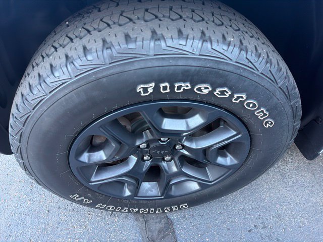 Used 2020 Jeep Cherokee Trailhawk w/ Cold Weather Group AWD/4WD image 6