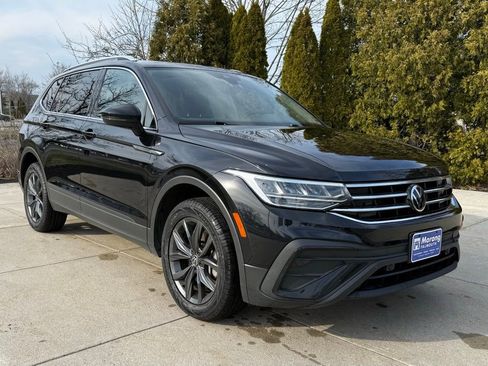Used 2022 Volkswagen Tiguan SE w/ Panoramic Sunroof Package AWD/4WD image 1