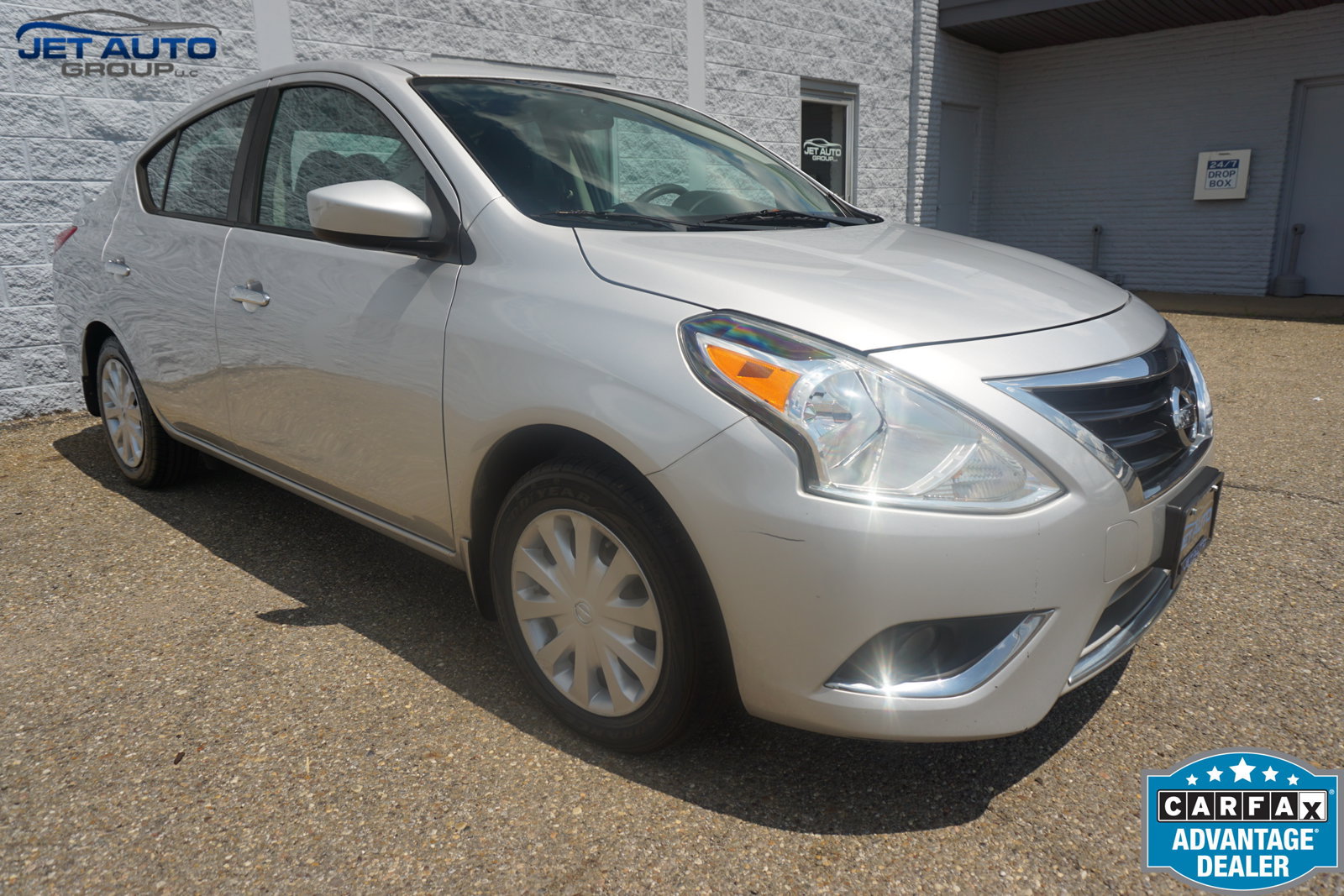 Used 2016 Nissan Versa SV w/ Fog Lights Package FWD image 1