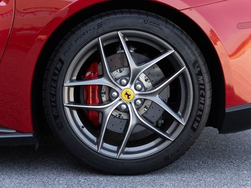Used 2015 Ferrari F12 Berlinetta RWD image 21