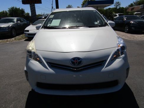 Used 2014 Toyota Prius V Two image 2
