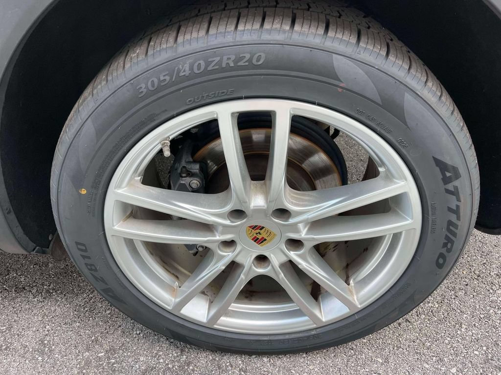 Used 2021 Porsche Cayenne AWD/4WD image 11
