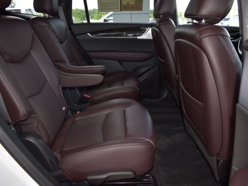 Used 2020 Cadillac XT6 Premium Luxury FWD image 17