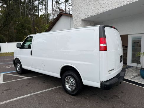 Used 2020 Chevrolet Express 2500 w/ Enhanced Convenience Package image 11