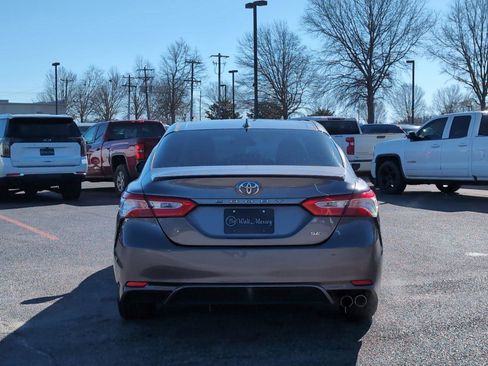 Used 2020 Toyota Camry SE image 4