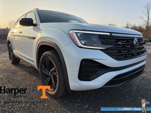 Used 2025 Volkswagen Atlas Cross Sport SEL R-Line image 7