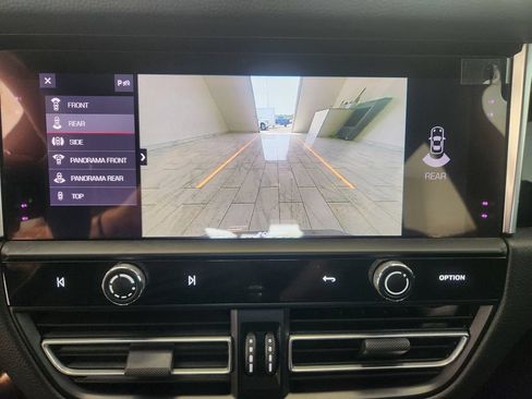 Used 2022 Porsche Macan AWD/4WD image 16