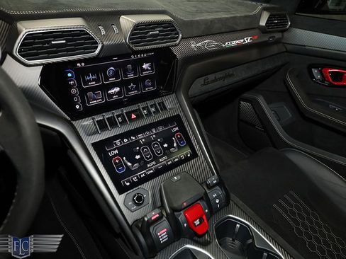 Used 2023 Lamborghini Urus Performante image 37