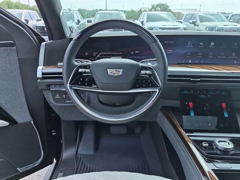 Used 2026 Cadillac Escalade Platinum Sport w/ LPO, Floor Liner Package AWD/4WD image 33