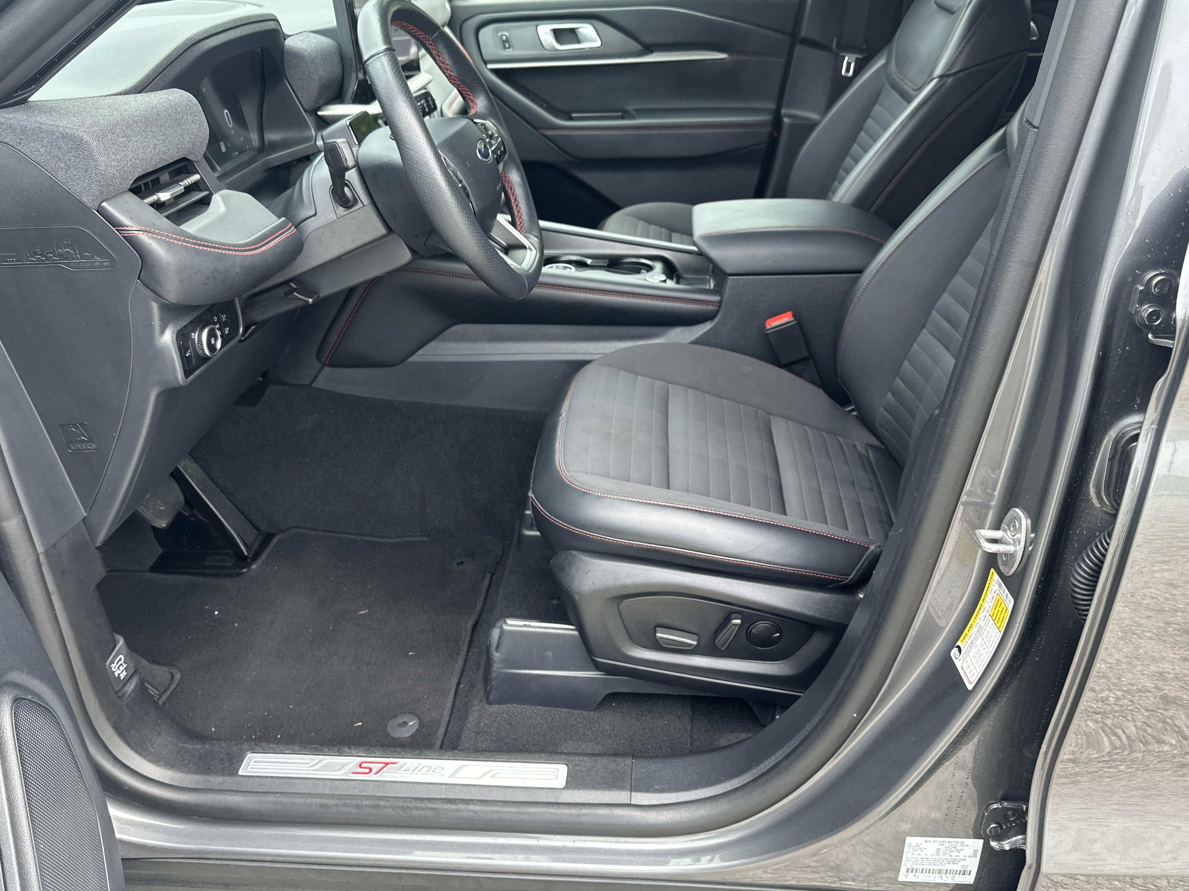 Used 2025 Ford Explorer ST-Line AWD/4WD image 9