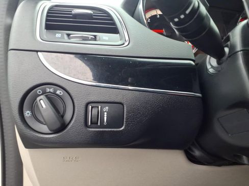 Used 2016 Dodge Grand Caravan SE FWD image 25