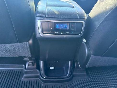 Used 2018 Toyota Highlander XLE image 22