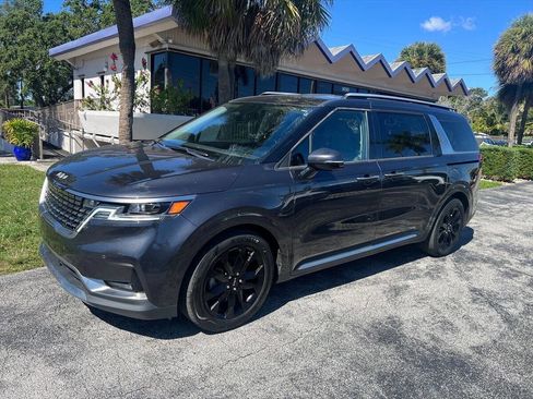 Used 2023 Kia Carnival SX Prestige image 2