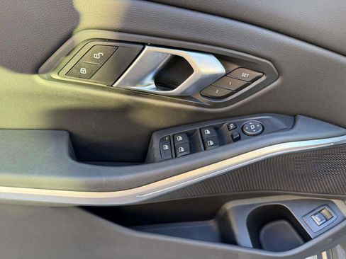 Used 2025 BMW 330i Sedan image 31