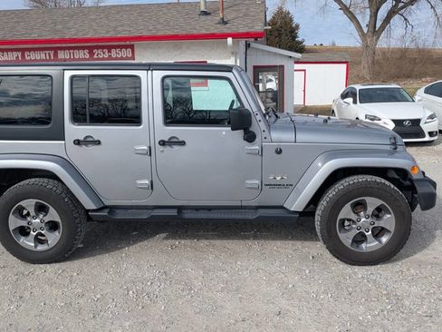 Used 2017 Jeep Wrangler Unlimited Sahara image 2
