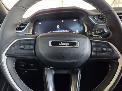 Used 2023 Jeep Grand Cherokee Altitude image 6