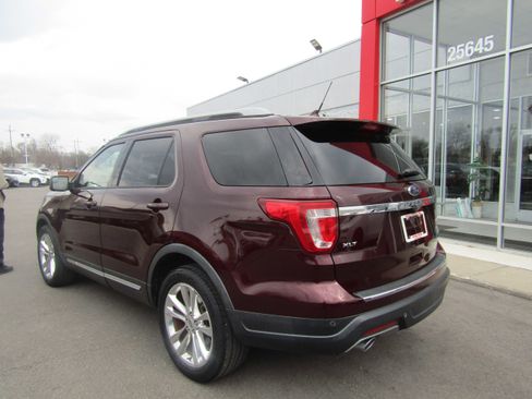 Used 2018 Ford Explorer XLT w/ Equipment Group 202A image 8