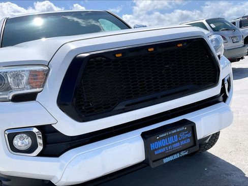 Used 2017 Toyota Tacoma Limited w/ Tow Package AWD/4WD image 33