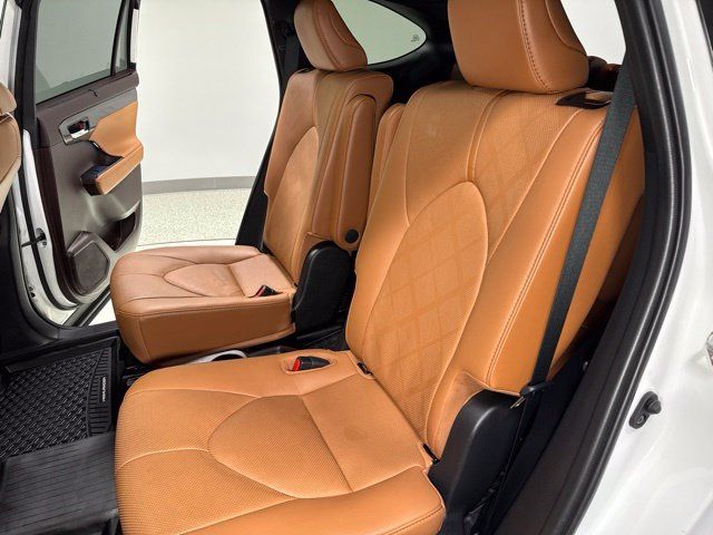 Used 2021 Toyota Highlander Platinum AWD/4WD image 28