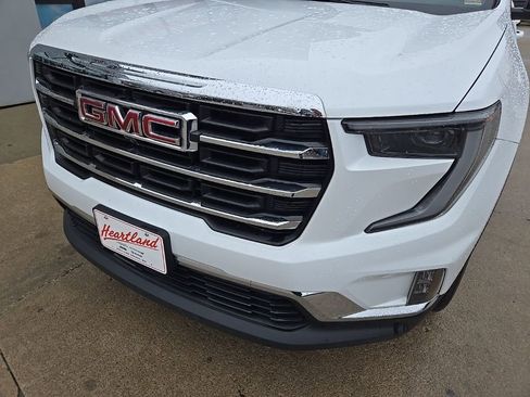 Used 2024 GMC Acadia Elevation image 17