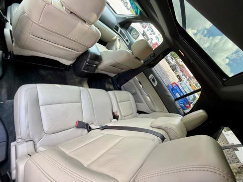 Used 2014 Ford Explorer XLT w/ Equipment Group 202A AWD/4WD image 30