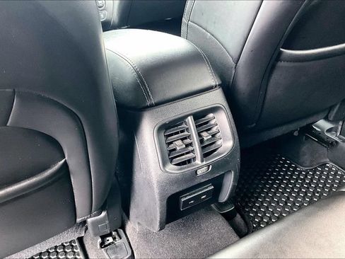 Used 2019 Jeep Cherokee Latitude Plus w/ Cold Weather Group AWD/4WD image 33