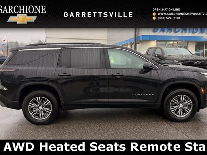 Used 2025 Chevrolet Traverse LT