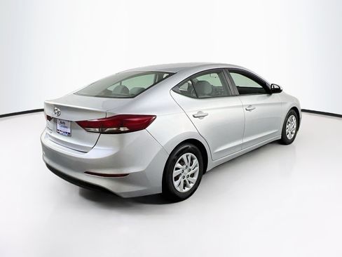 Used 2018 Hyundai Elantra SE w/ Cargo Package FWD image 4