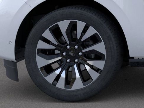 New 2025 Ford Expedition Platinum w/ Driver's Package image 19