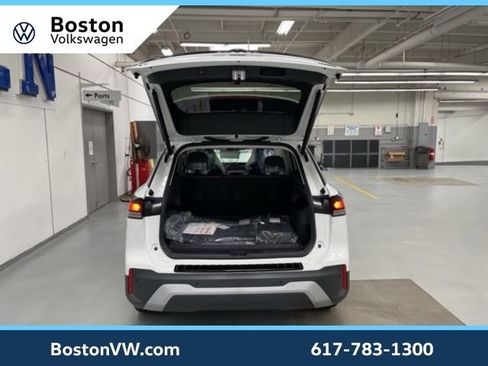 New 2026 Volkswagen Tiguan SE image 9