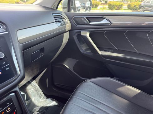 Used 2022 Volkswagen Tiguan SE FWD image 17