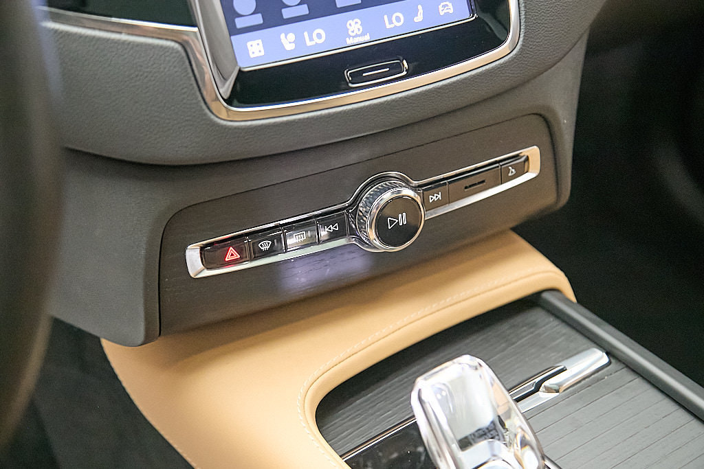 Certified 2023 Volvo XC90 B6 Ultimate w/ Protection Package Premier AWD/4WD image 18