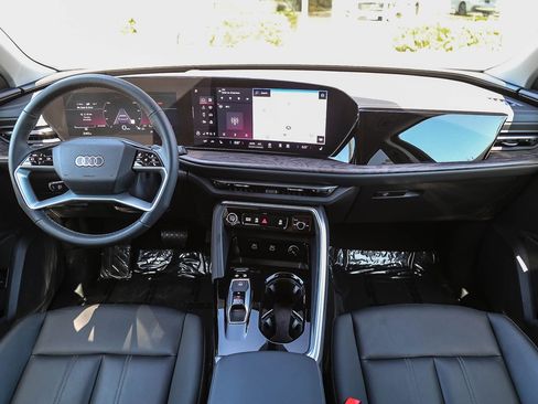 Certified 2025 Audi Q5 Premium w/ Convenience Package AWD/4WD image 13