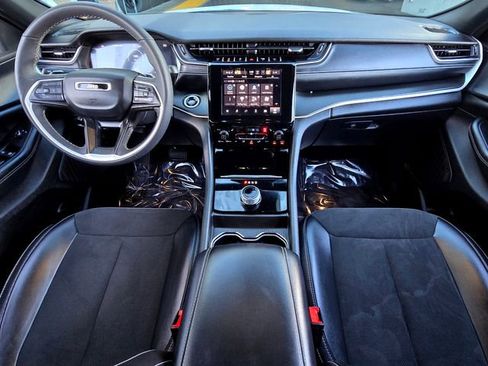 Certified 2024 Jeep Grand Cherokee L Altitude image 9