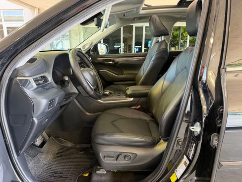 Used 2023 Toyota Highlander Platinum image 11