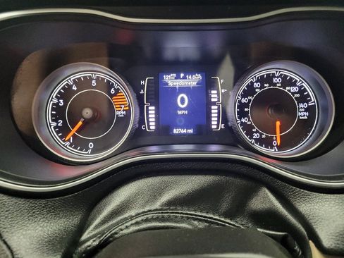 Used 2021 Jeep Cherokee Latitude FWD image 23