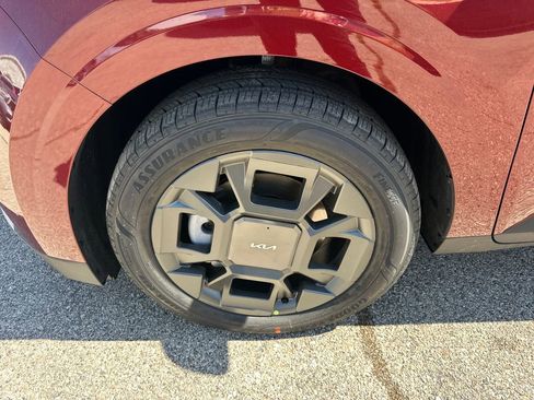 New 2026 Kia Carnival EX FWD image 42