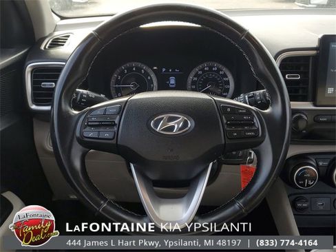 Used 2021 Hyundai Venue SEL image 26