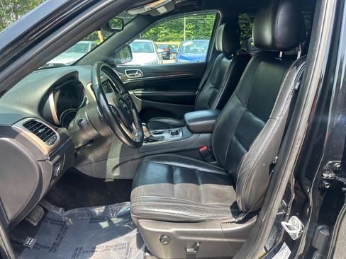 Used 2017 Jeep Grand Cherokee Limited image 10