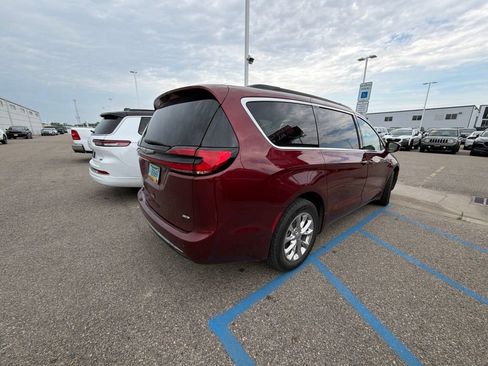 Used 2022 Chrysler Pacifica Touring-L AWD/4WD image 4