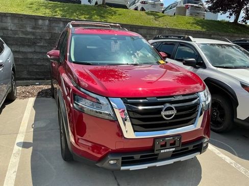 Used 2022 Nissan Pathfinder SL w/ SL Premium Package AWD/4WD image 4