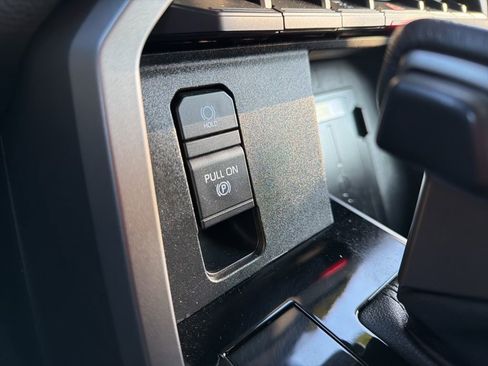 Used 2022 Toyota Tundra Limited image 32