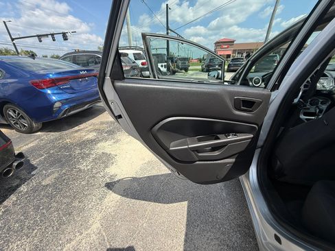 Used 2018 Ford Fiesta SE FWD image 12