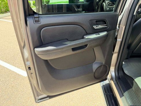 Used 2014 Chevrolet Silverado 3500 LTZ w/ LTZ Plus Package image 14