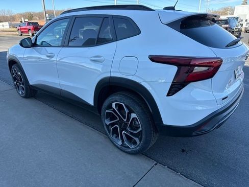 Certified 2024 Chevrolet Trax RS w/ Driver Confidence Package image 3