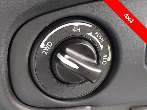 Used 2024 Nissan Frontier SV w/ Technology Package AWD/4WD image 16