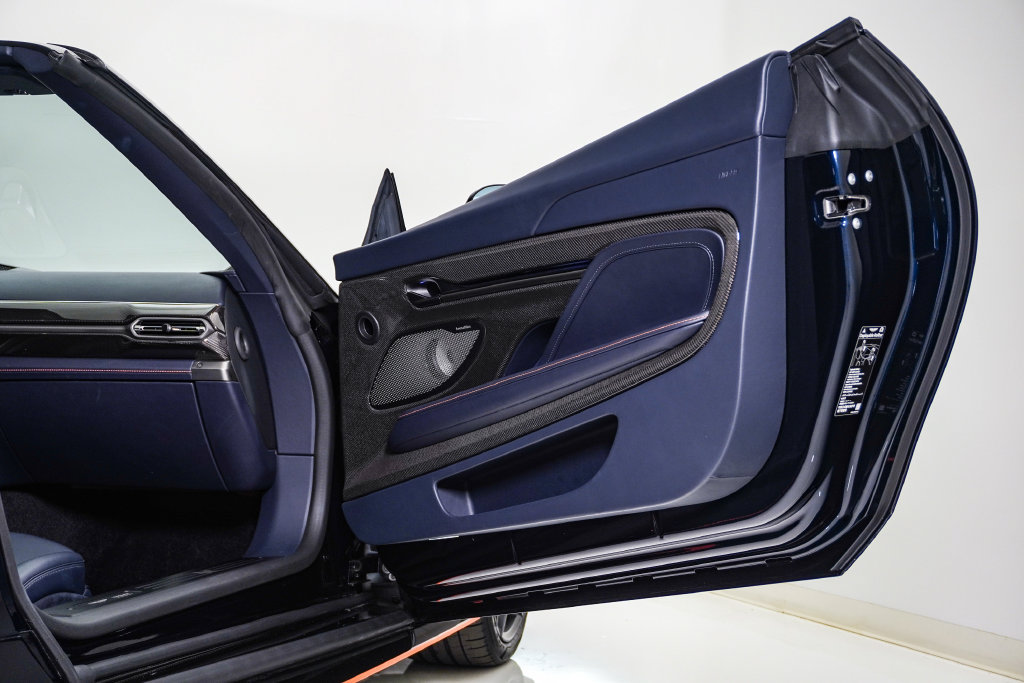 Used 2026 Aston Martin Vanquish Convertible RWD image 21