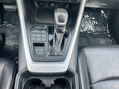 Used 2019 Toyota RAV4 XLE Premium w/ Cold Weather Package AWD/4WD image 25