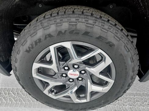 New 2026 GMC Sierra 1500 SLT w/ SLT Convenience Package image 36